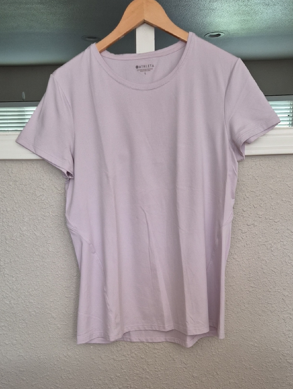 Athleta Pale Lavender Crewneck Short Sleeve Tee Sz. Women's L
